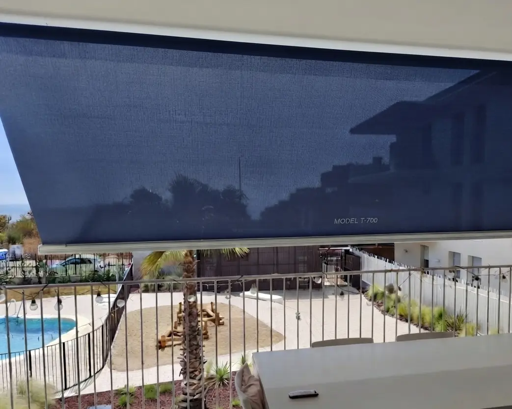 Toldo de balcón instalado en Barberà — proyecto 2