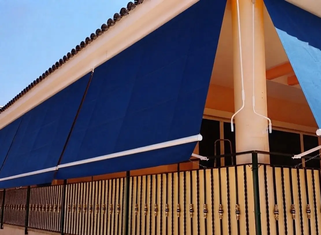 Toldo de balcón instalado en Barberà — proyecto 6