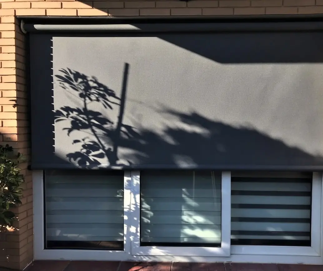 Toldo motorizado instalado en Barberà — proyecto 2