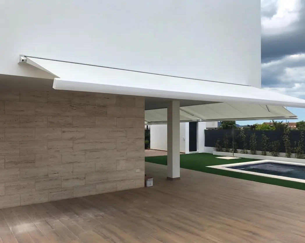 Toldo motorizado instalado en Barberà — proyecto 6