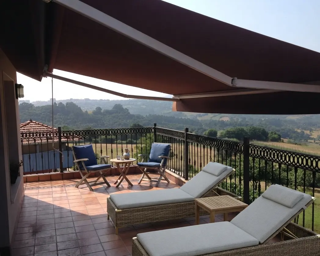 Toldo de terraza instalado en Barberà — proyecto 4