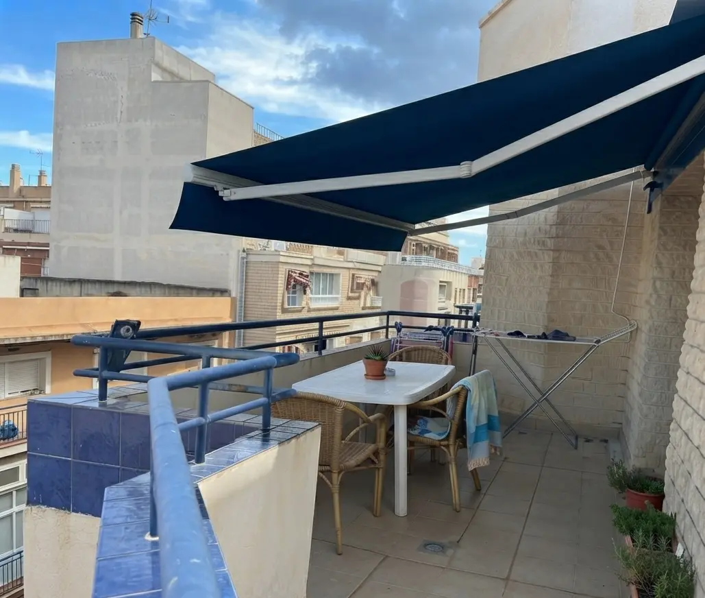 Toldo de terraza instalado en Barberà — proyecto 5